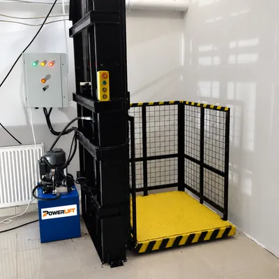 Single mast hydraulic freight lift with Powerlift-branded power unit and control panel